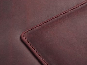 třešňově červená